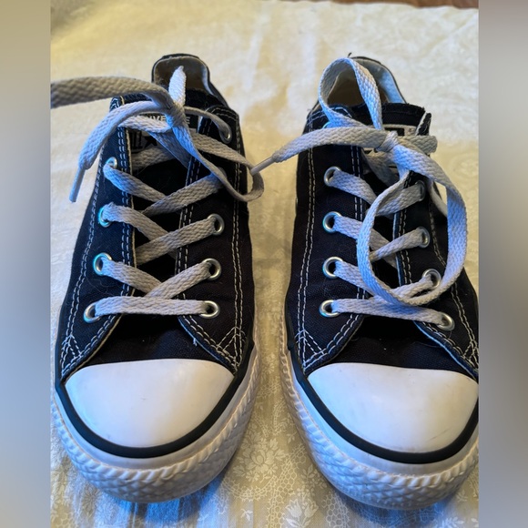 Converse All Stars Youth Size 2 Black, Lowtop - Picture 7 of 7